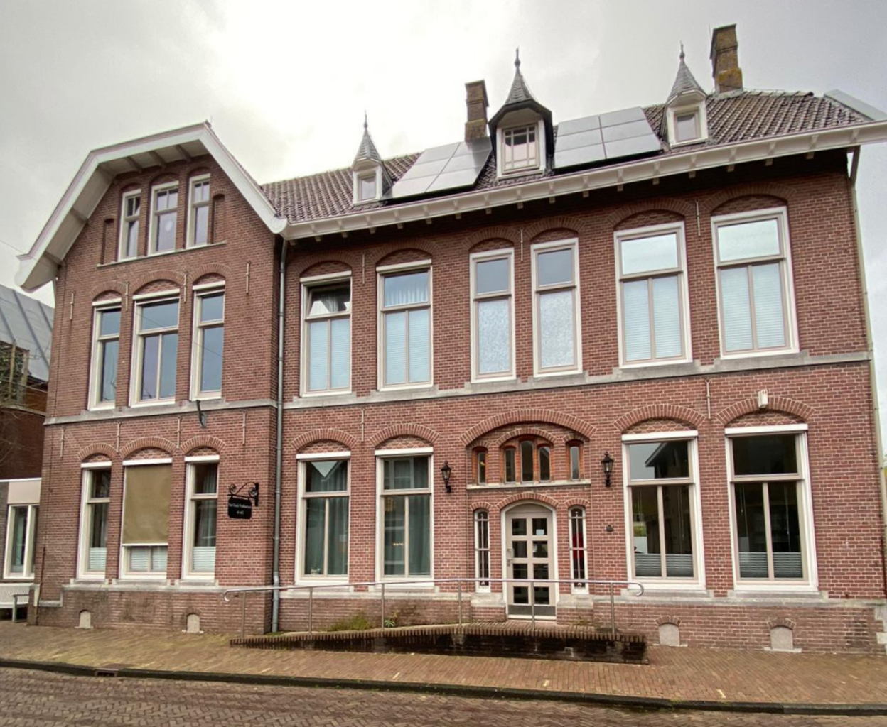 vrije-sector-woningen te huur op Bloemendalstraat